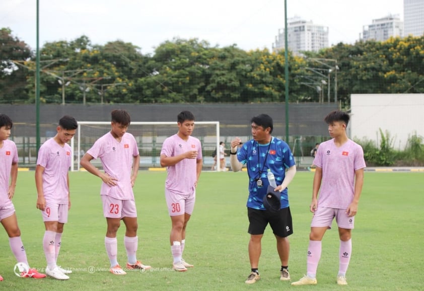 U16 Việt Nam hối hả luyện tập trước giờ lên đường tranh tài tại U16 Đông Nam Á 2024