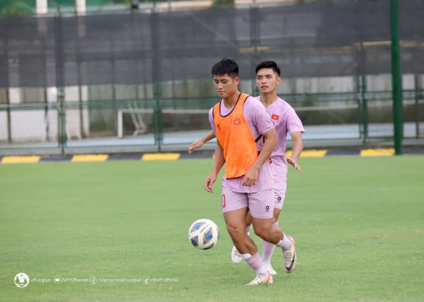U16 Việt Nam hối hả luyện tập trước giờ lên đường tranh tài tại U16 Đông Nam Á 2024