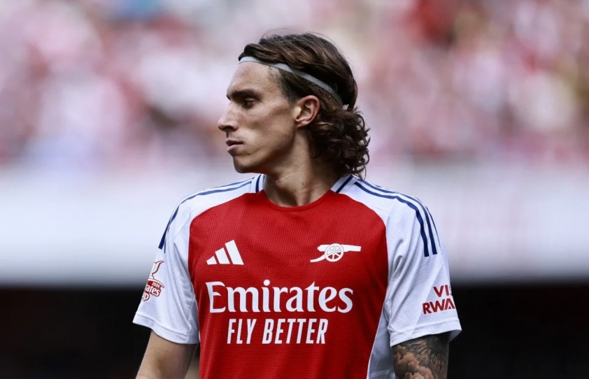 Tân binh Calafiori tỏa sáng trong trận ra mắt, hứa hẹn trở thành trụ cột Arsenal