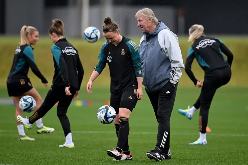 HLV Horst Hrubesch chia tay ĐT nữ Đức sau trận tranh huy chương đồng Olympic Paris