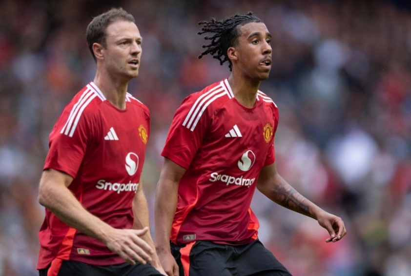 Leny Yoro tiết lộ mối liên hệ thân thiết với Kobbie Mainoo tại Manchester United