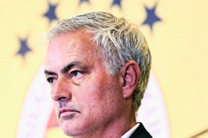 Mourinho bức xúc với UEFA vì sân cỏ nhân tạo khiến Fenerbahce thoát khỏi thất bại trước Lugano