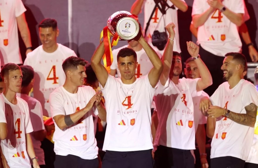 Án treo giò một trận cho Morata và Rodri vì khẩu hiệu gây tranh cãi về Gibraltar