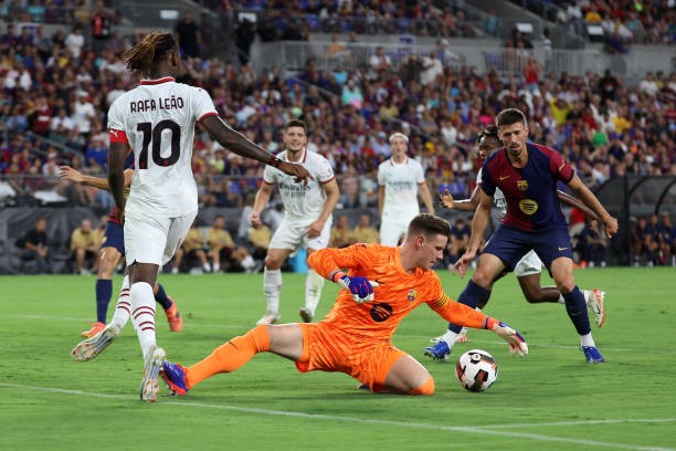 Barcelona và AC Milan Cầm Hòa Đầy Kịch Tính trong Trận Giao Hữu