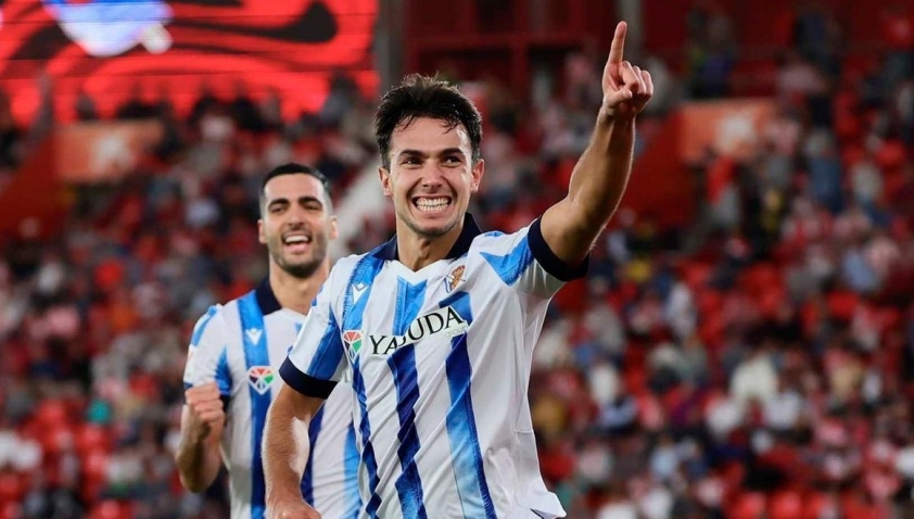 Martin Zubimendi đang phải cân nhắc lựa chọn giữa Liverpool và Real Sociedad trong bối cảnh thời hạn ra quyết định đến gần