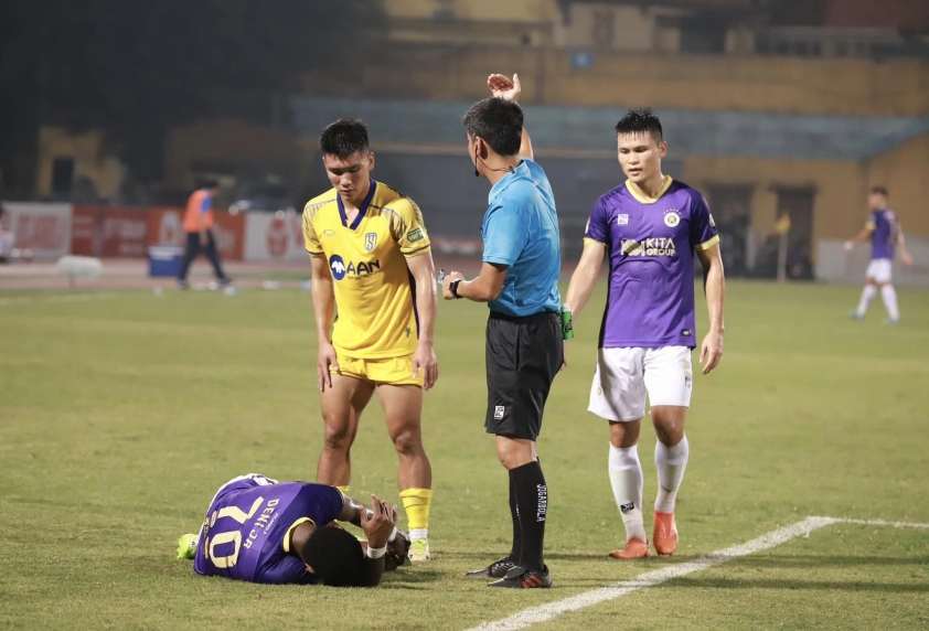 Vòng Đấu Cuối V-League 2023/24: Trọng Tài Việt Nam Toàn Quyền Điều Hành