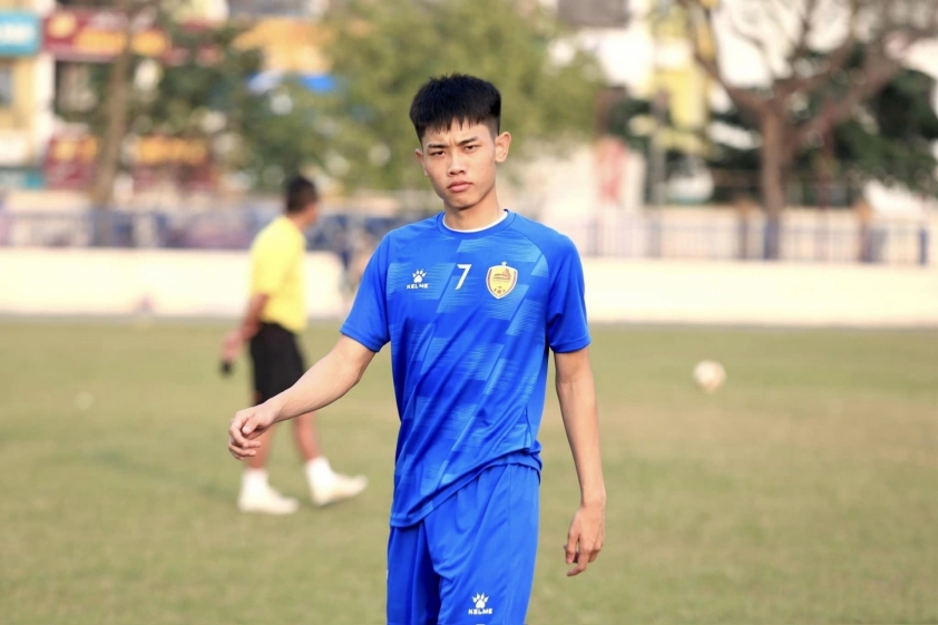 CAHN Tăng Cường Sức Mạnh, Đàm Phán Chiêu Mộ Tiền Đạo Đình Bắc