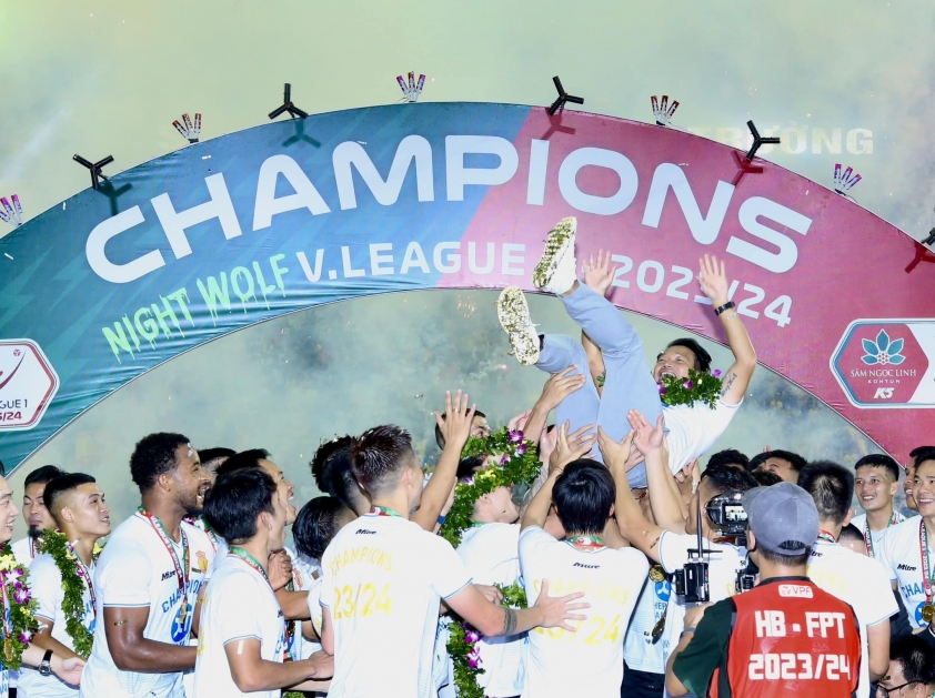 HLV Vũ Hồng Việt: Người đi vào lịch sử cùng Nam Định tại V-League