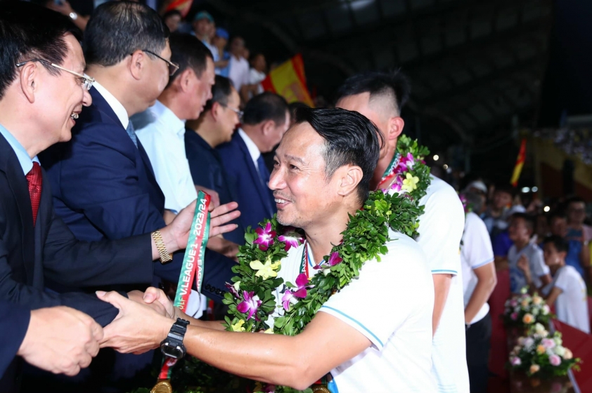 HLV Vũ Hồng Việt: Người đi vào lịch sử cùng Nam Định tại V-League