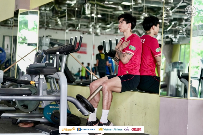 CLB Công an Hà Nội xem xét đưa Đoàn Văn Hậu ra nước ngoài kiểm tra chấn thương