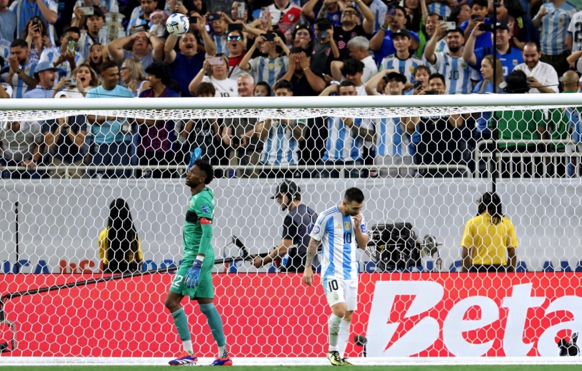 Emiliano Martinez: Chốt chặn vững chắc, điểm tựa của Lionel Messi