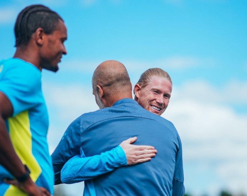 De Bruyne Tái Xuất Bất Ngờ Với Kiểu Tóc Táo Bạo, Hé Lộ Tương Lai tại Man City