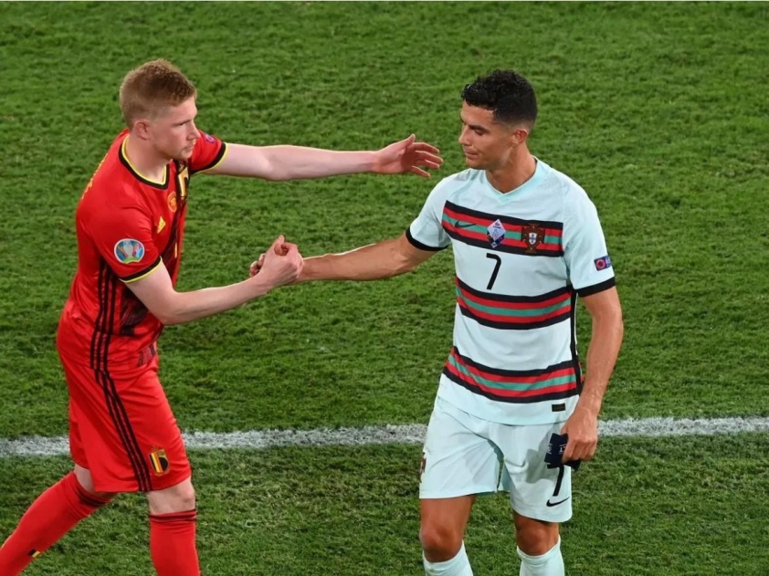 De Bruyne chọn Ronaldo hơn Messi: Tiền đạo điển hình hay cầu thủ kiến thiết?