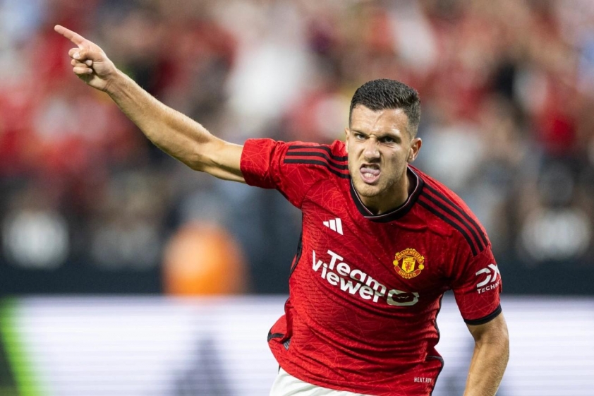 Real Madrid cân nhắc chiêu mộ hậu vệ Diogo Dalot của Manchester United