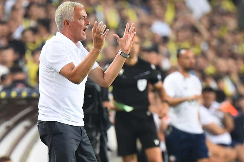 VAR Gây Thất Vọng Cho Fenerbahce và Mourinho