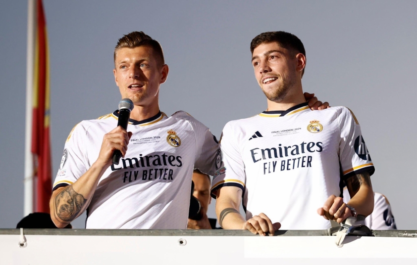 Federico Valverde tri ân Toni Kroos sau màn trình diễn ấn tượng trong Siêu cúp châu Âu