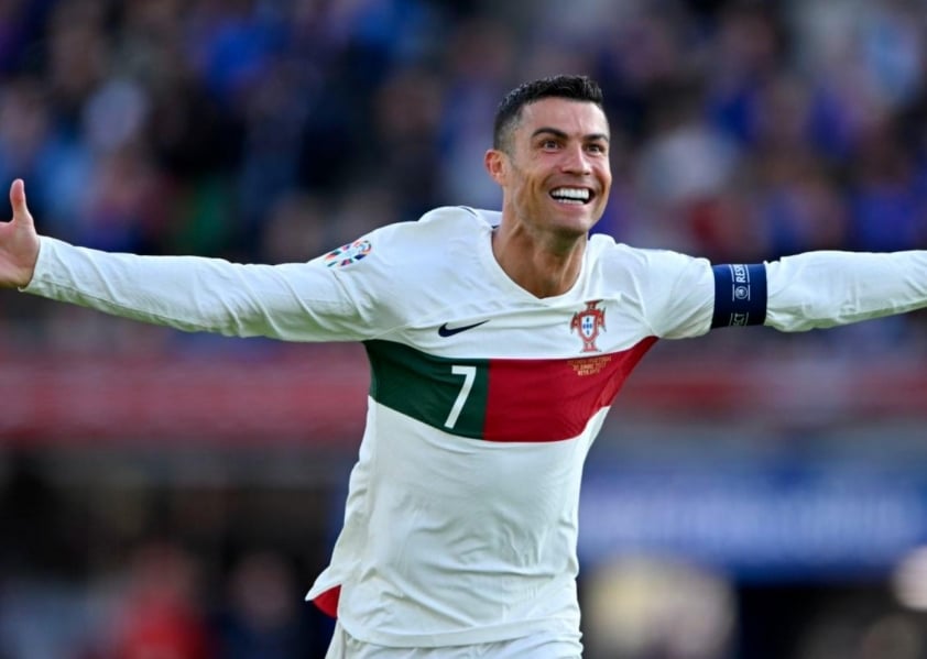 Ronaldo và Messi Tiếp Tục thống Trị Danh sách Ngôi Sao Kiếm Tiền Cao Nhất Trên Instagram