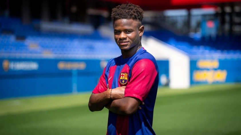 Barcelona Quan Tâm Đến Hoán Đổi Mikayil Faye Lấy Dani Olmo