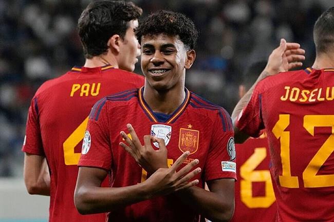 Nổi bật tại EURO 2024, Lamine Yamal vượt trội hơn cả Declan Rice khi còn ở cùng độ tuổi