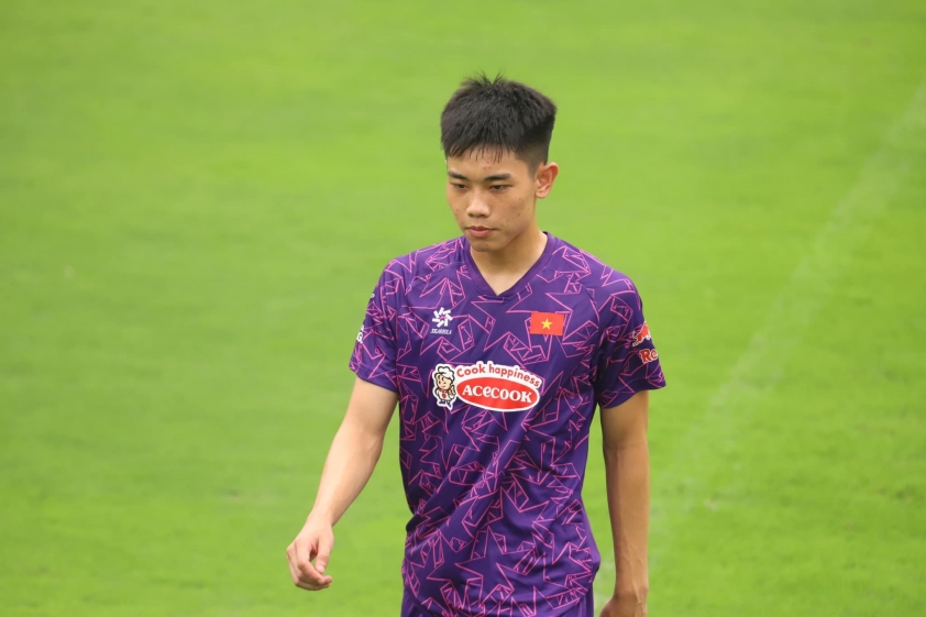 Nguyễn Đình Bắc Tỏa Sáng Lại tại Vòng Loại U21 Quốc Gia 2024