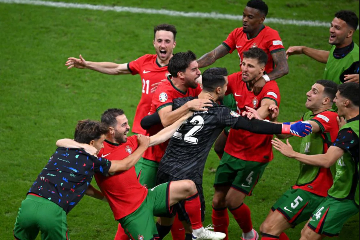 Diogo Costa - Đấng Cứu Rỗi của Bồ Đào Nha, Mục Tiêu Săn Đuổi Của Những Gã Khổng Lồ