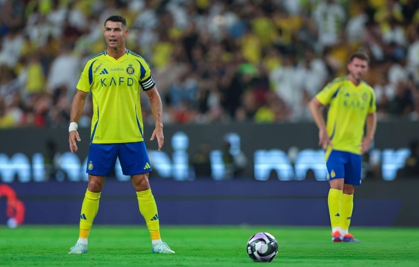 Cristiano Ronaldo tiếp tục thống trị mạng xã hội với kỷ lục Guinness trên YouTube