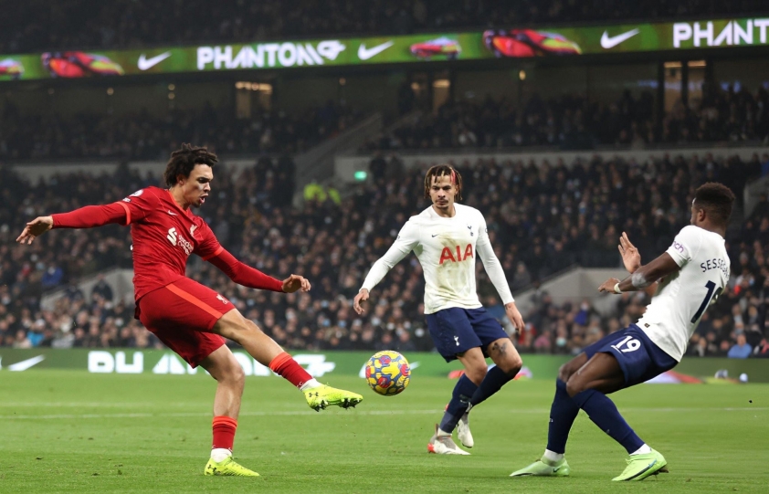 Trent Alexander-Arnold: Mục tiêu chuyển nhượng của Real Madrid và Barcelona
