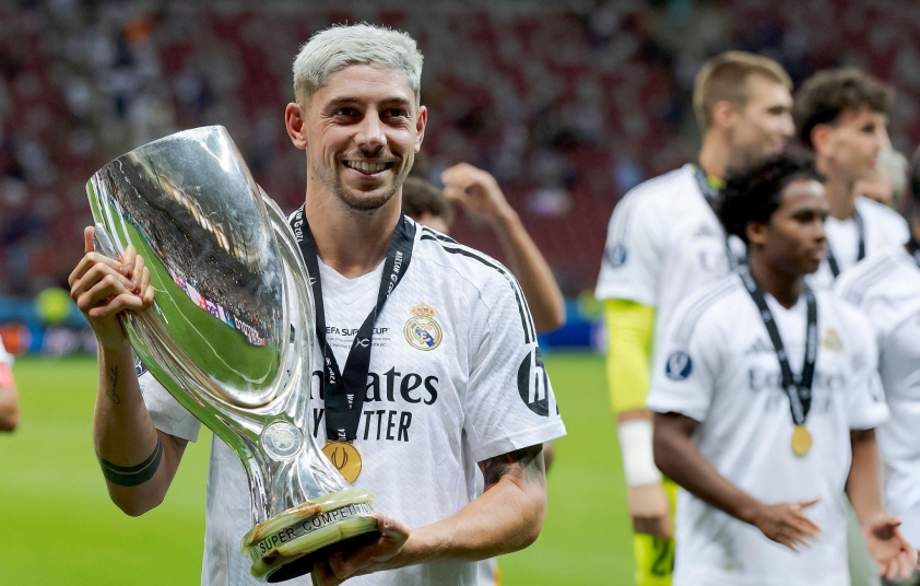 Federico Valverde tri ân Toni Kroos sau màn trình diễn ấn tượng trong Siêu cúp châu Âu