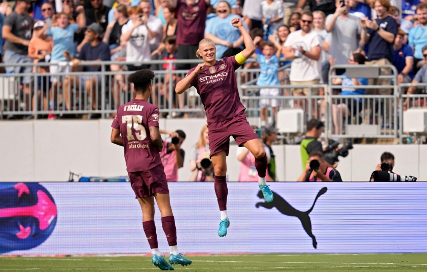 Siêu phẩm của Haaland giúp Man City hạ gục Chelsea với cách biệt 4 bàn