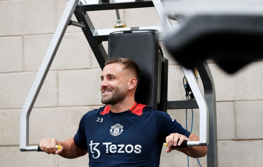 Luke Shaw dính chấn thương, nghỉ thi đấu trong giai đoạn đầu mùa giải của Man Utd