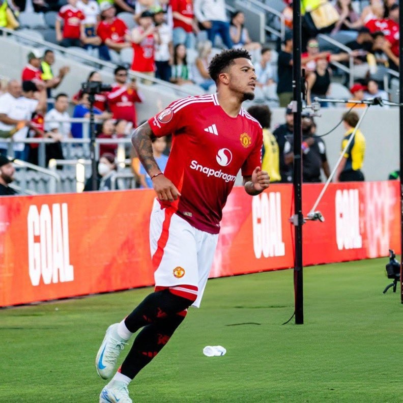 Jadon Sancho có thể được trao vai trò tiền đạo cắm trong bối cảnh chấn thương hoành hành tại Manchester United