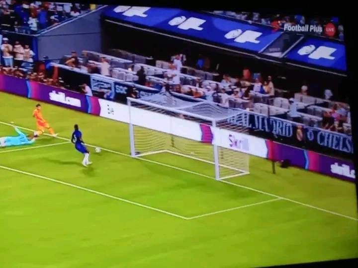 Màn trình diễn thảm hại của Badiashile khiến người hâm mộ Chelsea phẫn nộ