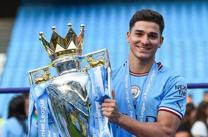 Man City bán Julian Alvarez với giá kỷ lục: Đúng hay sai?