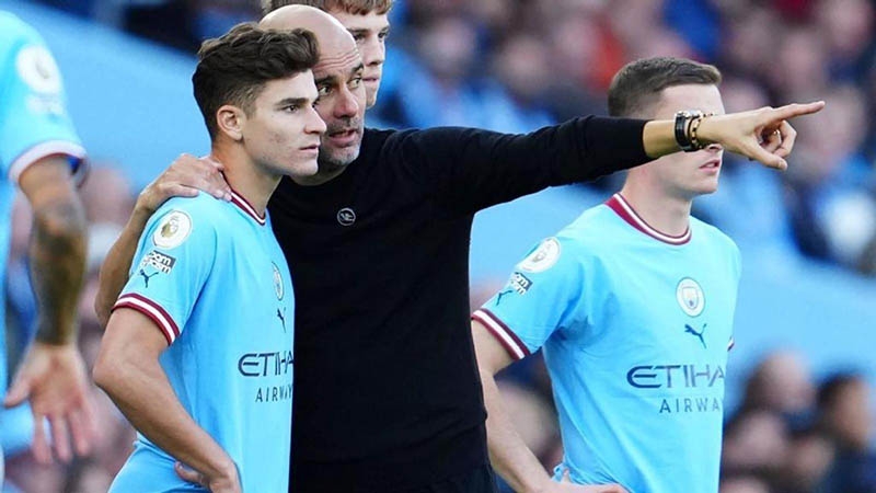 Man City bán Julian Alvarez với giá kỷ lục: Đúng hay sai?