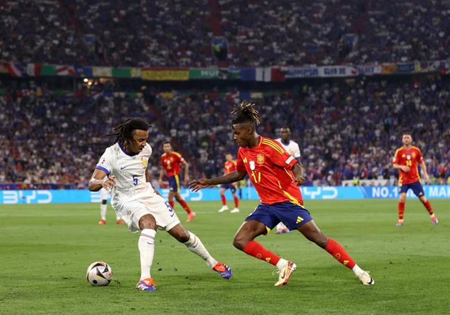 Kyle Walker e ngại tốc độ siêu nhiên của Nico Williams trước trận chung kết EURO 2024