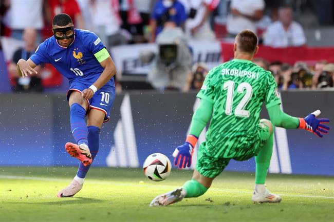 Mbappe Khó Thoải Mái Với Mặt Nạ, Có Thể Đeo Vài Tháng