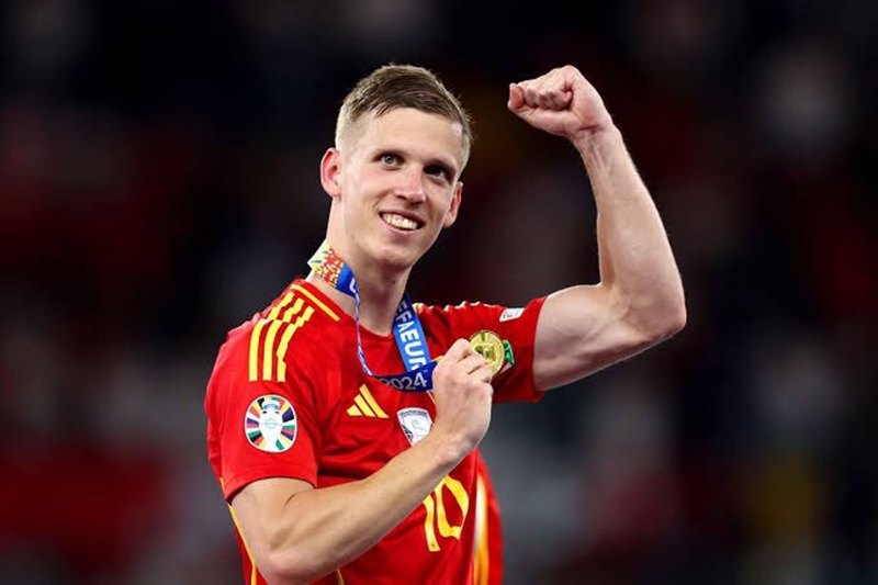 Dani Olmo Sẽ Mặc Áo Số 20 Sau Khi Trở Lại Barcelona