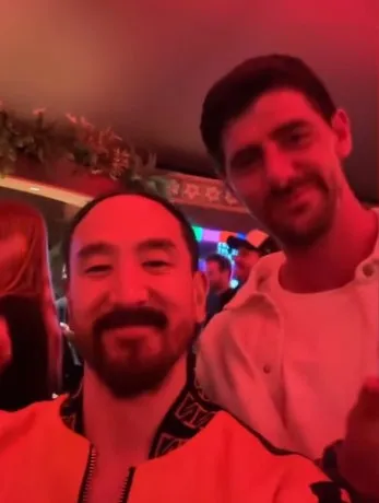 Thibaut Courtois khuấy đảo Tomorrowland với màn ném bánh kem ngoạn mục