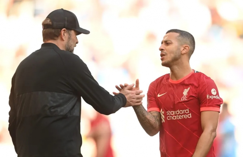 Ngôi sao của Barcelona, Bayern Munich và Liverpool, Thiago Alcantara, quyết định giải nghệ