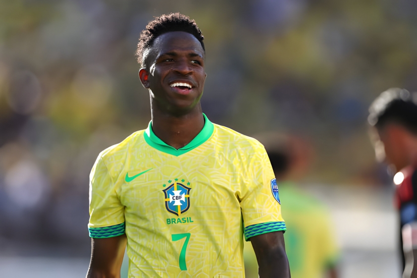Vinicius Junior Trêu Đùa Người Hâm Mộ Bằng Cách Hóa Thân Thành Tượng Sáp Tại Madame Tussauds