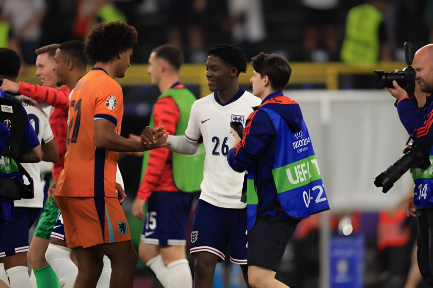 Leny Yoro tiết lộ mối liên hệ thân thiết với Kobbie Mainoo tại Manchester United