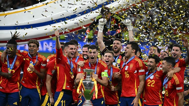 Vinh quang trở lại với La Roja dưới sự dẫn dắt của Luis De la Fuente