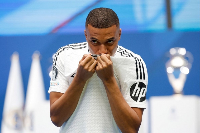 Kylian Mbappe ra mắt Real Madrid tại Siêu cúp UEFA