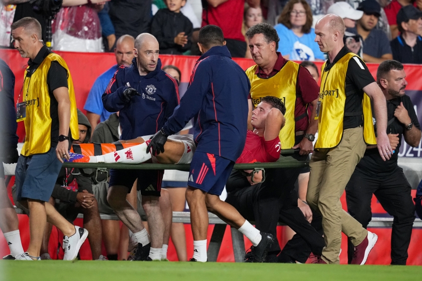 Màn trình diễn tệ hại và cơn ác mộng chấn thương bủa vây Manchester United