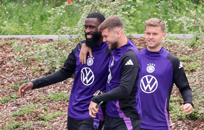 Giải đáp xô xát của Rudiger và Fullkrug trong ĐT Đức: Phản ứng bất ngờ của Toni Kroos