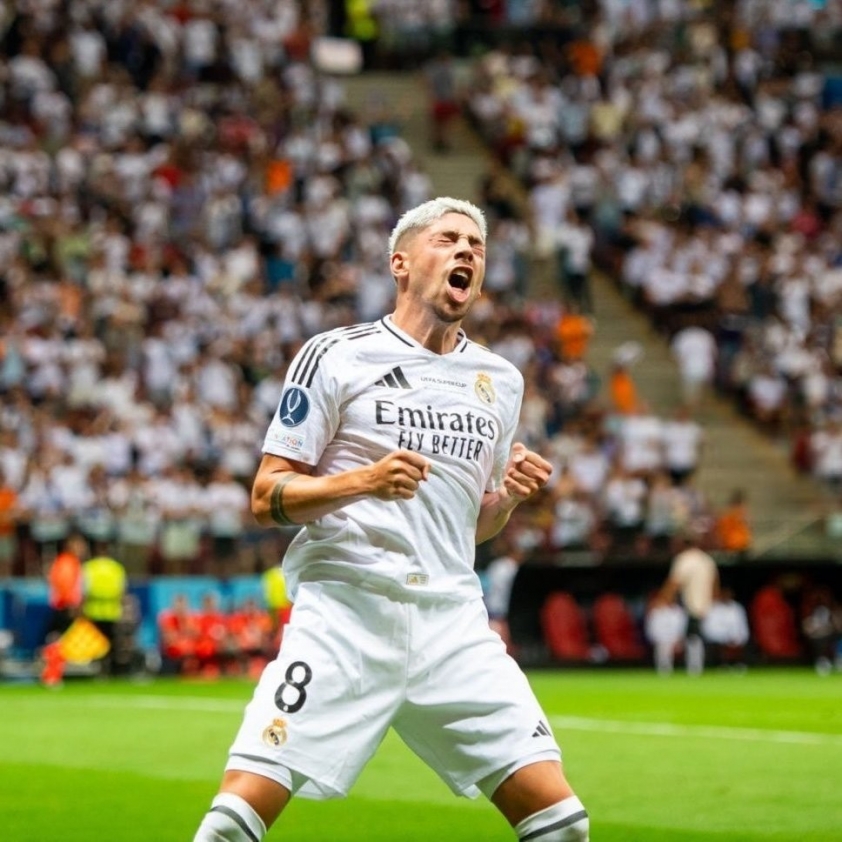 Valverde kế thừa áo số 8 từ Toni Kroos, tỏa sáng ấn tượng trong Siêu cúp