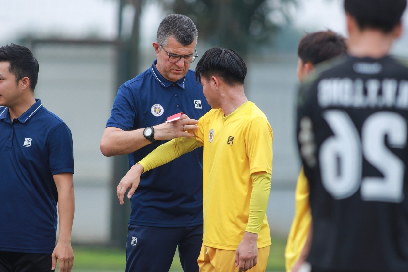 LĐBĐ Việt Nam bổ nhiệm trợ lý người Brazil cho U17 Việt Nam