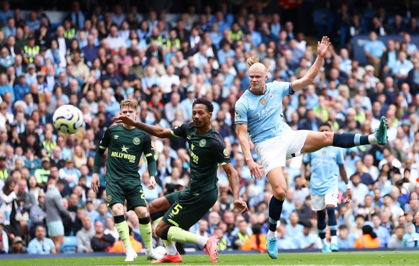 Haaland tỏa sáng giúp Man City tiếp tục dẫn đầu, Brentford gục ngã