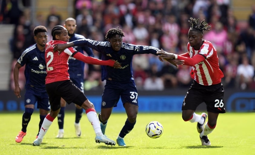 Huyền thoại Cole chỉ trích gay gắt phong cách chơi của Man Utd dưới thời Ten Hag, cho rằng đó là tệ nhất trong kỷ nguyên Premier League