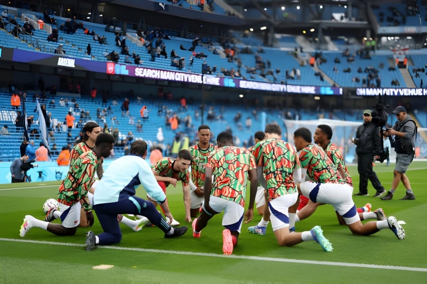 Man City may mắn gỡ hòa Arsenal ở những giây cuối cùng